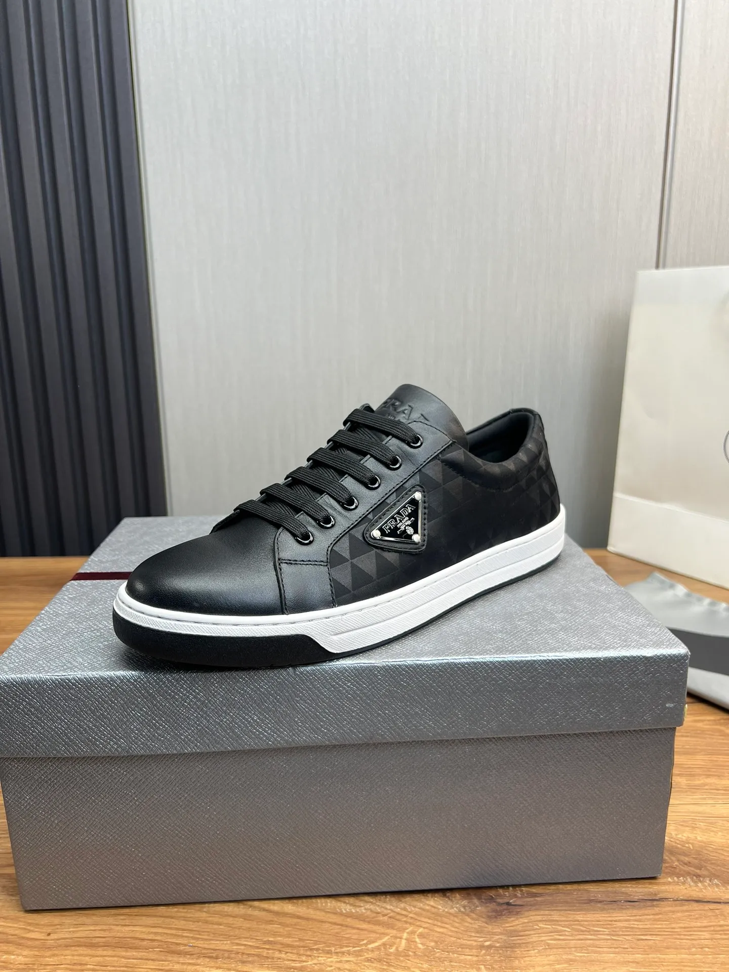 Men's shoes 💰500💰 [PRADA] Popular items in the men's shoe counter, synchronized with the official website, 1 high-quality shipment ✔️Original cowhide splicing + cowhide lining, 1🆚1 replica, original sole, 38-45 (45 customized, non-refundable)